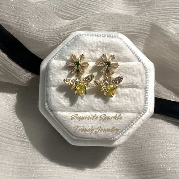 🐝10k Gold Bumblebee Daisy Cz Diamond Post back Stud Earrings - Picture 12 of 15